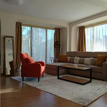 Cozy With French Windows Apartamento Plovdiv