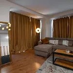 French Windows Center Апартаменты
