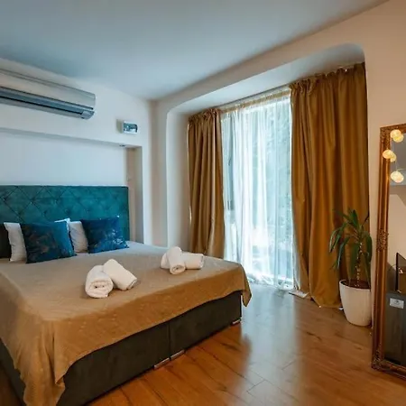 Cozy With French Windows, Mrenicov شقة