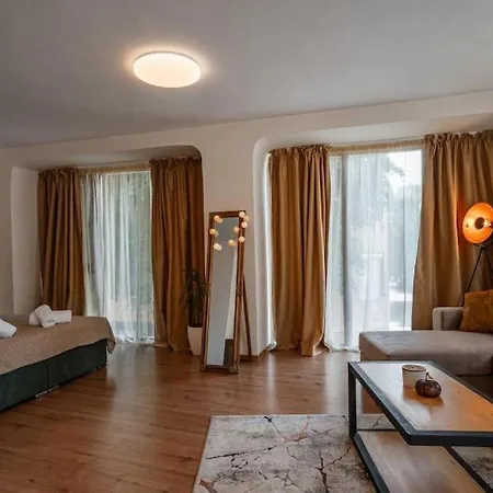 Cozy With French Windows Apartman Plovdiv