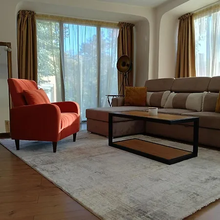 Cozy With French Windows, Mrenicov アパート