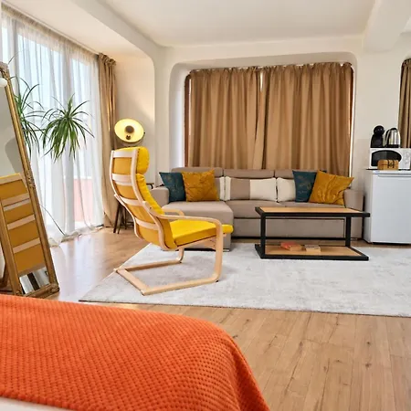 French Windows Center דירה